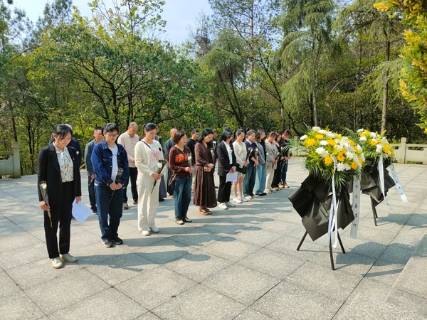 松陽縣政協(xié)組織開展“祭奠英烈，...